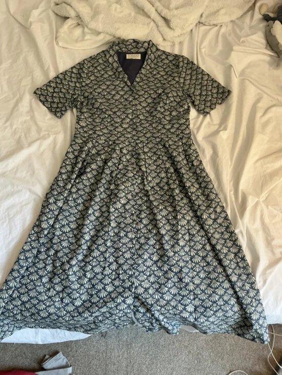 Dresses & Skirts - Flowy linen dress
